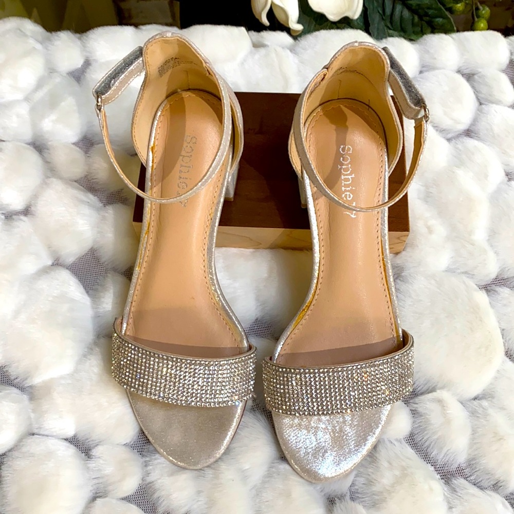 SOPHIE17 GIRLS KRYSTAL DRESS SANDAL - SILVER. Excellent condition.